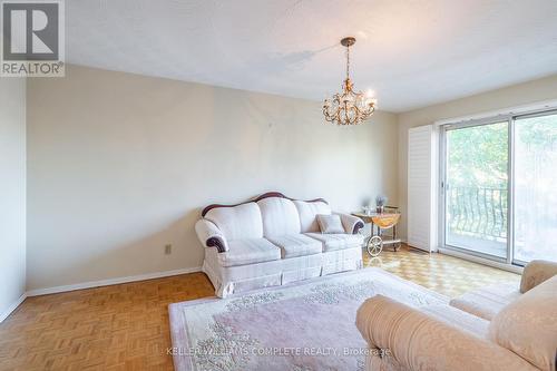 160 Gardiner Drive, Hamilton, ON - Indoor Photo Showing Living Room