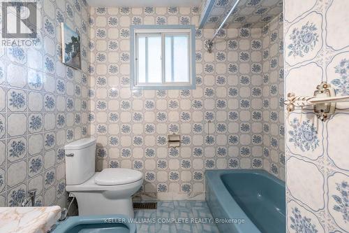 160 Gardiner Drive, Hamilton, ON - Indoor Photo Showing Bathroom