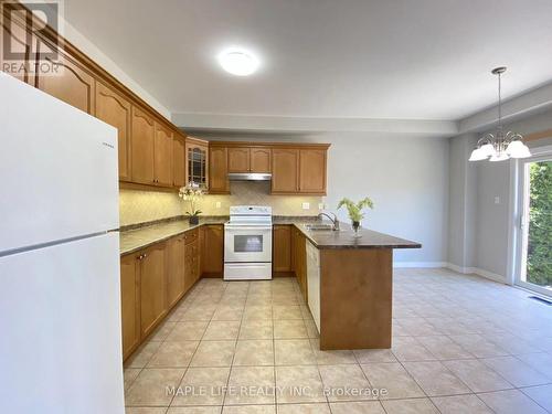 58 Heritage Hollow Estate Street, Richmond Hill, ON - Indoor Photo Showing Kitchen With Double Sink