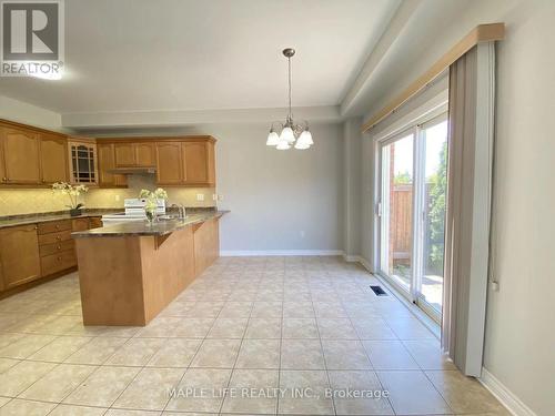 58 Heritage Hollow Estate Street, Richmond Hill, ON - Indoor Photo Showing Kitchen