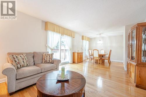 3218 Mccarthy Court, Mississauga, ON - Indoor Photo Showing Living Room