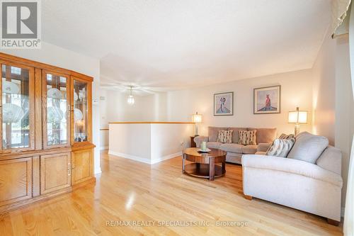 3218 Mccarthy Court, Mississauga, ON - Indoor Photo Showing Living Room