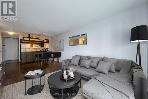 911 - 81 Navy Wharf Court, Toronto, ON - Indoor Photo Showing Living Room