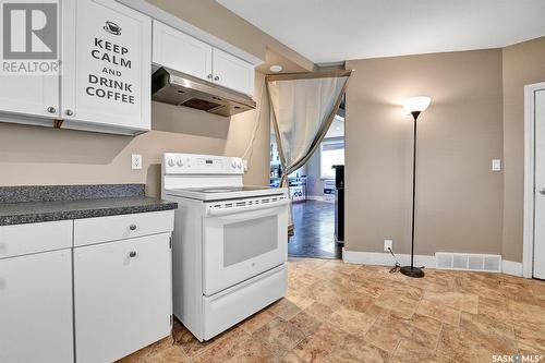 453 Lillooet Street W, Moose Jaw, SK - Indoor Photo Showing Kitchen