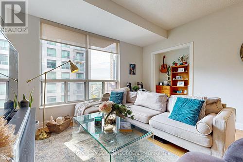 #1802 - 188 Doris Avenue, Toronto, ON - Indoor Photo Showing Living Room