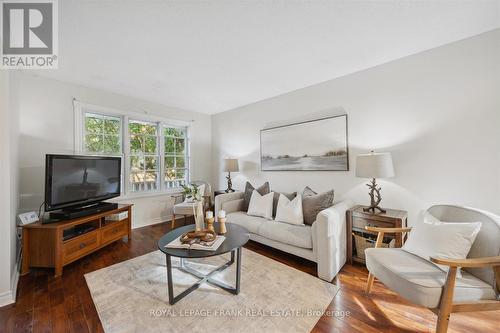 163 Edward Street W, Clarington (Newcastle), ON - Indoor Photo Showing Living Room