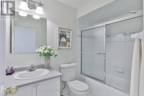 135 Warren Bradley Street, Markham, ON - Indoor Photo Showing Bathroom