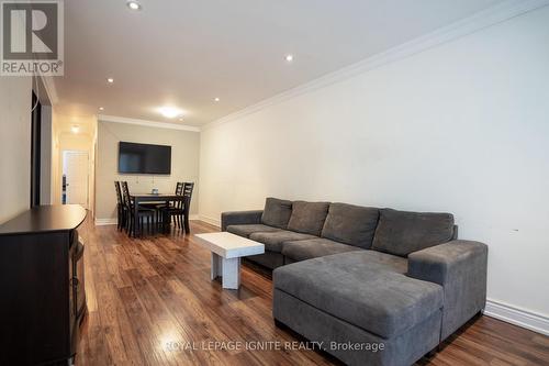 41 Longford Drive, Newmarket, ON - Indoor Photo Showing Living Room