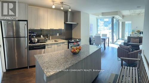 621 - 95 Bathurst Street, Toronto, ON - Indoor Photo Showing Kitchen With Stainless Steel Kitchen With Upgraded Kitchen