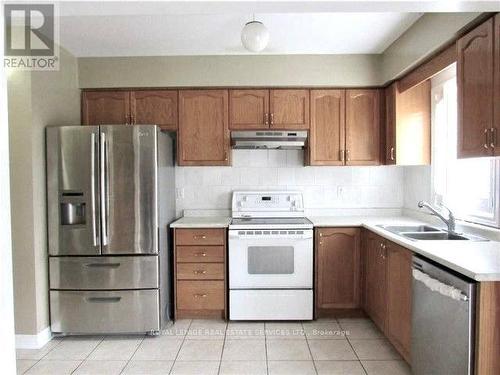 675 Madame Street, Mississauga, ON - Indoor Photo Showing Kitchen With Double Sink