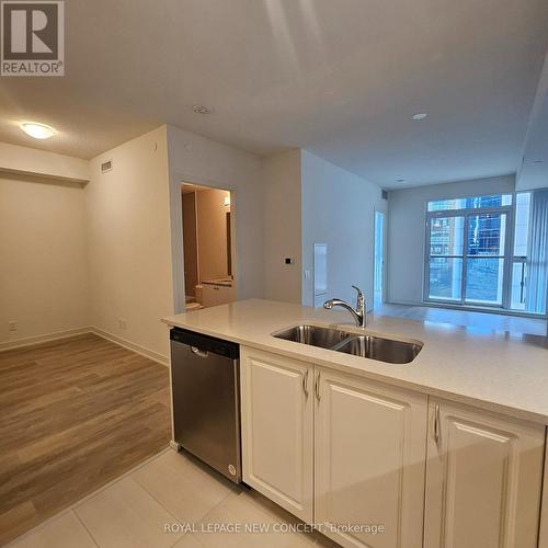 709 - 4955 Yonge Street, Toronto, ON - Indoor Photo Showing Kitchen With Double Sink