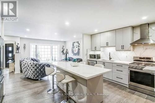 768 Grace Street, Newmarket, ON - Indoor Photo Showing Kitchen With Upgraded Kitchen