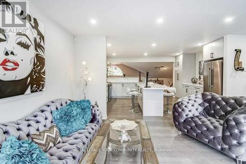 768 Grace Street, Newmarket, ON - Indoor Photo Showing Living Room