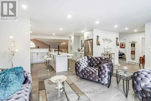 768 Grace Street, Newmarket, ON - Indoor Photo Showing Living Room