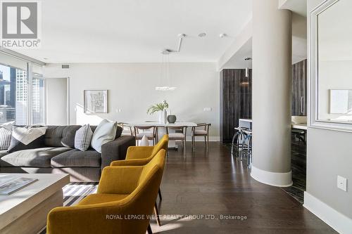 904 - 29 Queens Quay E, Toronto, ON - Indoor Photo Showing Living Room