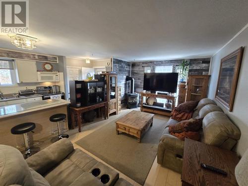 180B Ottawa Ave, Elliot Lake, ON - Indoor Photo Showing Living Room