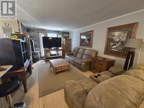 180B Ottawa Ave, Elliot Lake, ON - Indoor Photo Showing Living Room