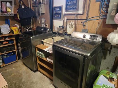 180B Ottawa Ave, Elliot Lake, ON - Indoor Photo Showing Laundry Room