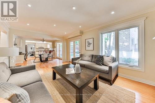 1881 Friar Tuck Court, Mississauga, ON - Indoor Photo Showing Living Room