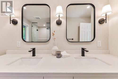 1881 Friar Tuck Court, Mississauga, ON - Indoor Photo Showing Bathroom