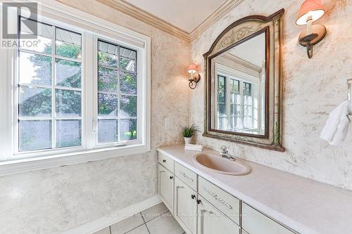 1881 Friar Tuck Court, Mississauga, ON - Indoor Photo Showing Bathroom