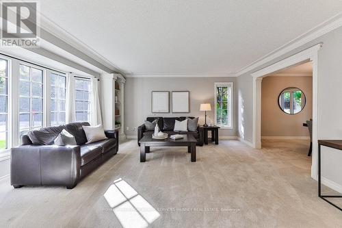 1881 Friar Tuck Court, Mississauga, ON - Indoor Photo Showing Living Room