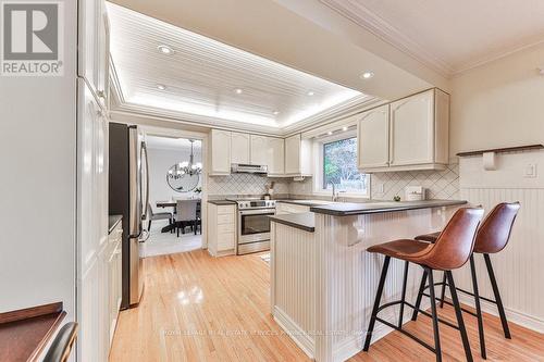 1881 Friar Tuck Court, Mississauga, ON - Indoor Photo Showing Kitchen With Upgraded Kitchen