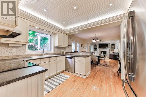 1881 Friar Tuck Court, Mississauga, ON - Indoor Photo Showing Kitchen