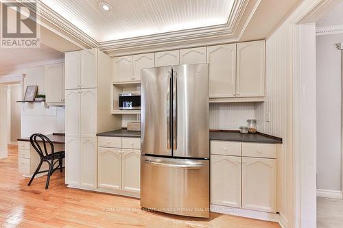 1881 Friar Tuck Court, Mississauga, ON - Indoor Photo Showing Kitchen