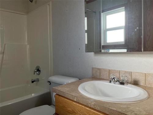 17 Eagle Way, Brandon, MB - Indoor Photo Showing Bathroom