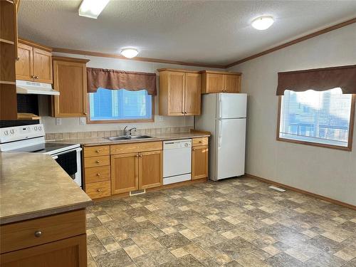 17 Eagle Way, Brandon, MB - Indoor Photo Showing Kitchen With Double Sink