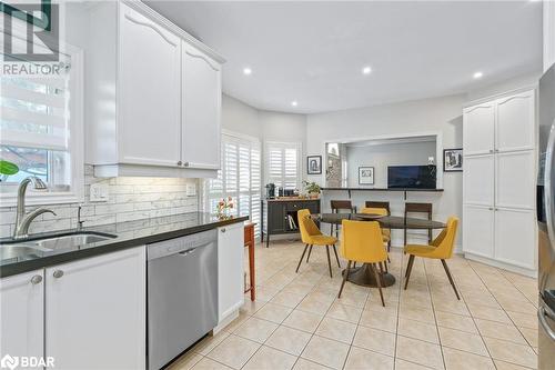 18 North Ridge Crescent, Georgetown, ON - Indoor Photo Showing Kitchen