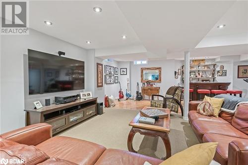 18 North Ridge Crescent, Georgetown, ON - Indoor Photo Showing Living Room