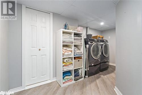 18 North Ridge Crescent, Georgetown, ON - Indoor Photo Showing Laundry Room