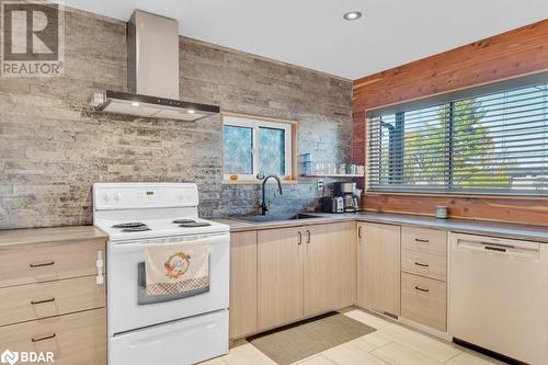 182 Henry Street, Stirling, ON - Indoor Photo Showing Kitchen