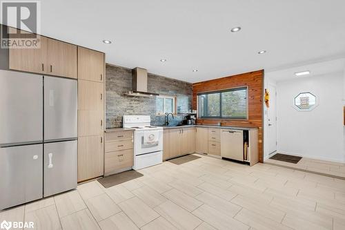 182 Henry Street, Stirling, ON - Indoor Photo Showing Kitchen