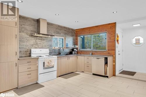 182 Henry Street, Stirling, ON - Indoor Photo Showing Kitchen