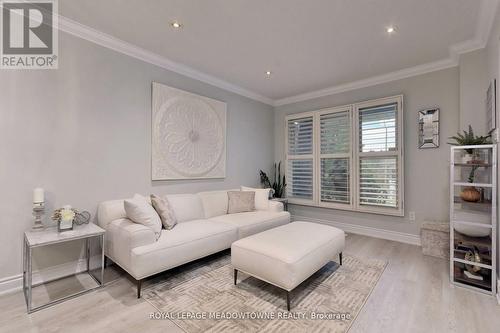 4320 Shelby Crescent, Mississauga, ON - Indoor Photo Showing Living Room