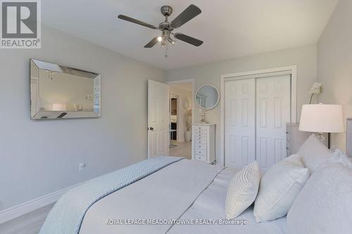 4320 Shelby Crescent, Mississauga, ON - Indoor Photo Showing Bedroom