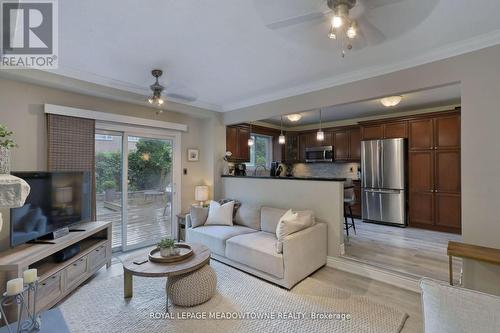 4320 Shelby Crescent, Mississauga, ON - Indoor Photo Showing Living Room