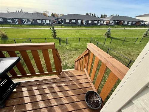 32 Mercury Lane, Brandon, MB - Outdoor