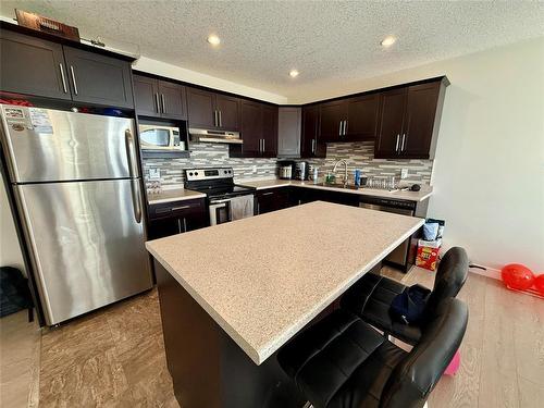 32 Mercury Lane, Brandon, MB - Indoor Photo Showing Kitchen With Upgraded Kitchen