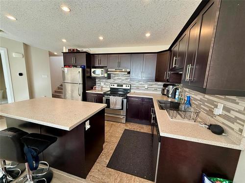 32 Mercury Lane, Brandon, MB - Indoor Photo Showing Kitchen