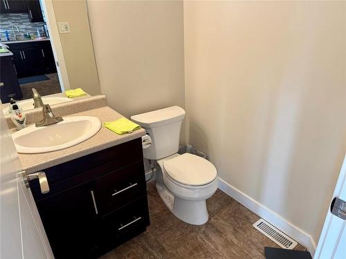 32 Mercury Lane, Brandon, MB - Indoor Photo Showing Bathroom