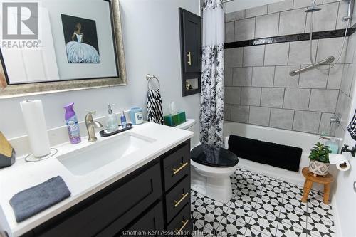 51 Pine Drive, Wallaceburg, ON - Indoor Photo Showing Bathroom