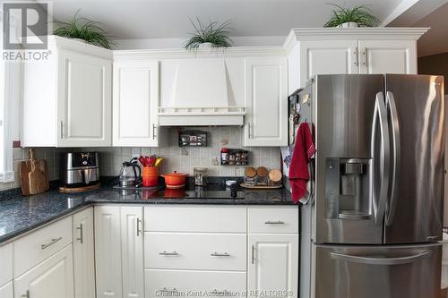 51 Pine Drive, Wallaceburg, ON - Indoor Photo Showing Kitchen