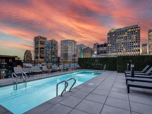 Pool - 1606-1124 Rue De Bleury, Montréal (Ville-Marie), QC - Outdoor With In Ground Pool With View