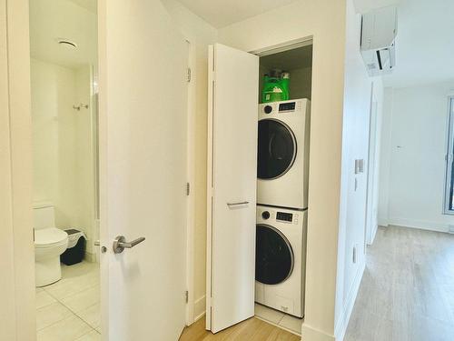 Passageway - 1606-1124 Rue De Bleury, Montréal (Ville-Marie), QC - Indoor Photo Showing Laundry Room