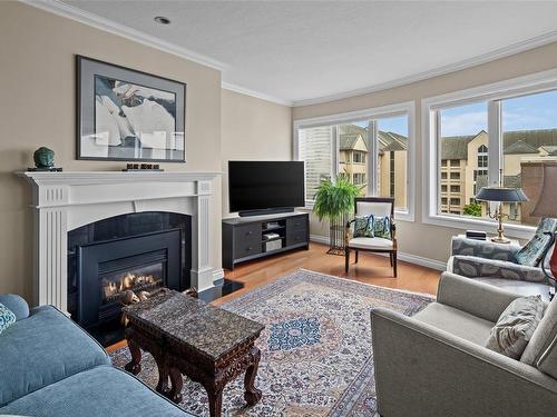 418-50 Songhees Rd, Victoria, BC - Indoor Photo Showing Living Room With Fireplace