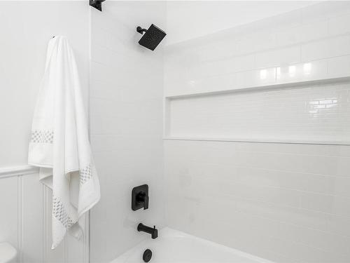 416-175 Centennial Dr, Courtenay, BC - Indoor Photo Showing Bathroom